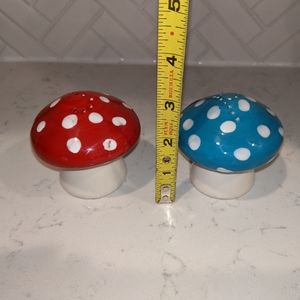 Dining - Mushroom salt and pepper shakers Dining - Mushroom salt and pepper shakers
